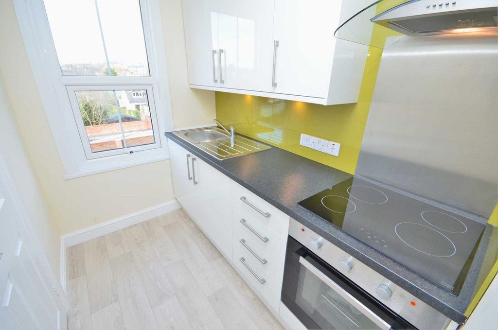 Property photo 3 of 7 Tiverton Seddons