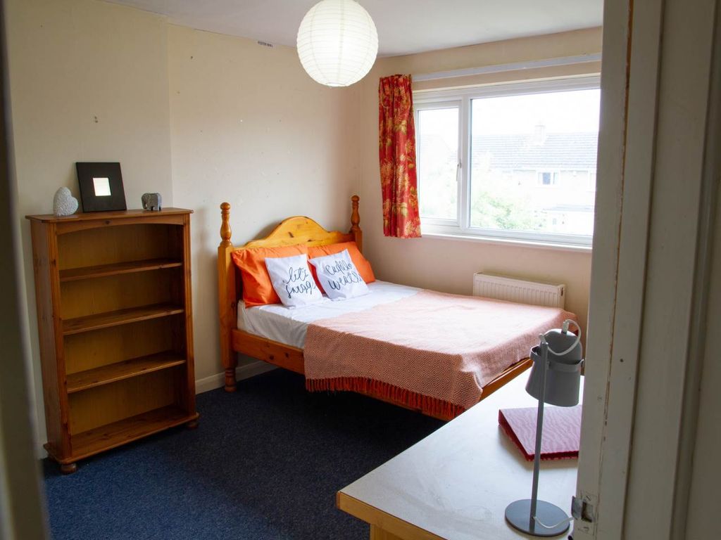 Property photo 2 of 16 Bedroom