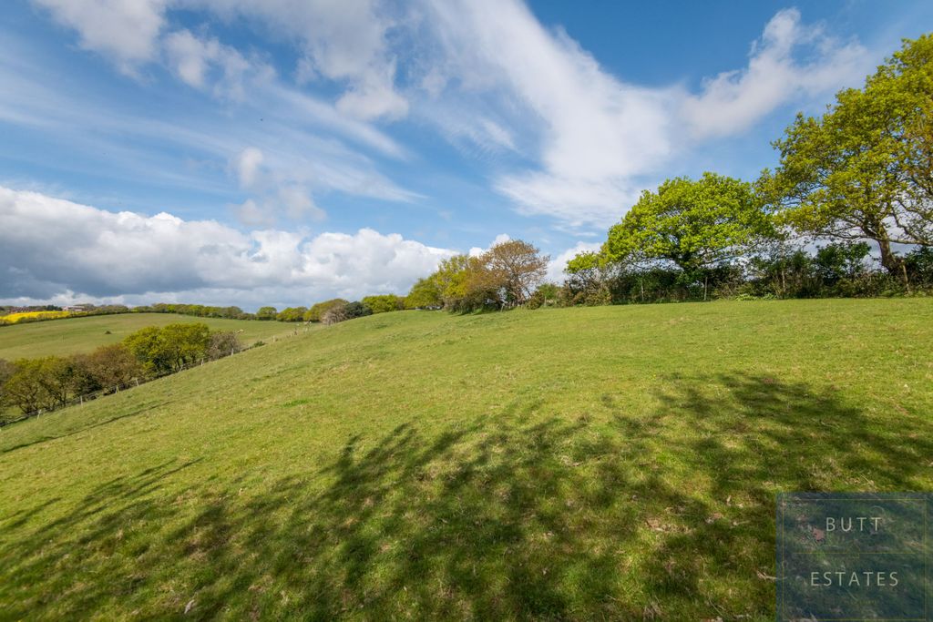 Property photo 2 of 34