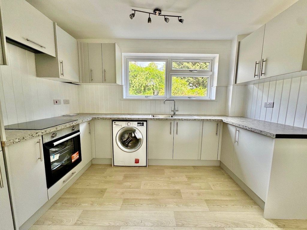 Property photo 2 of 12 Picture No. 37