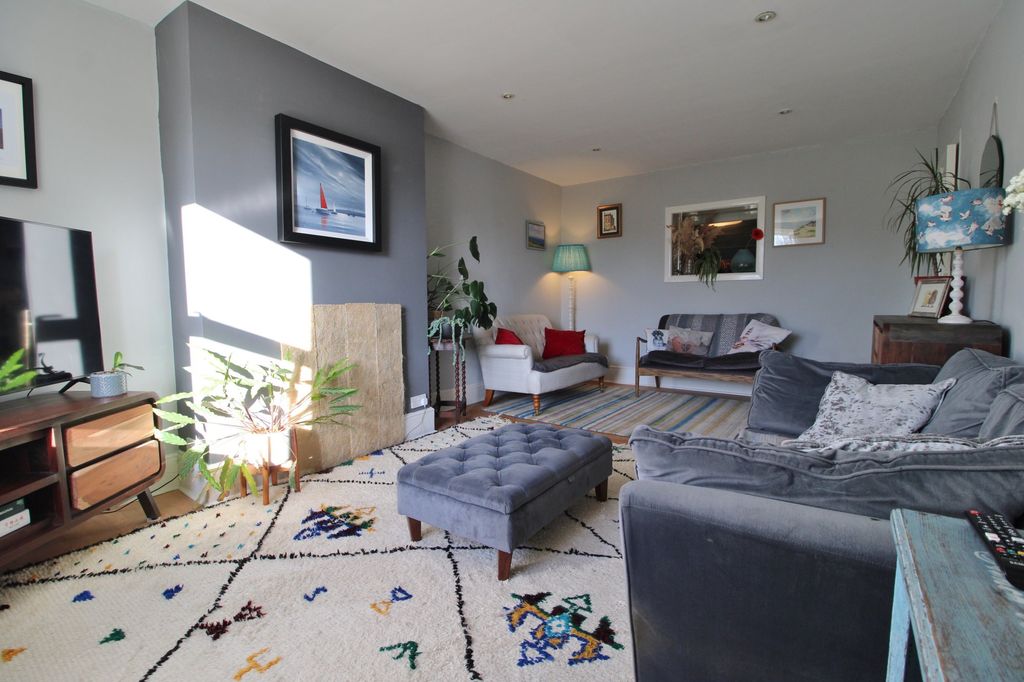 Property photo 2 of 26