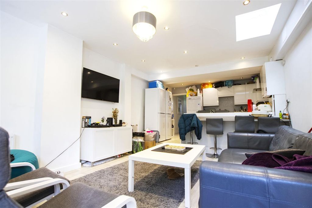 Property photo 1 of 17 Approach