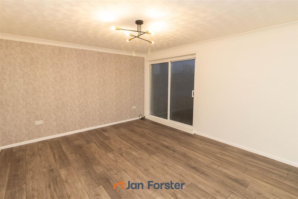 Property photo 2 of 6 Lounge