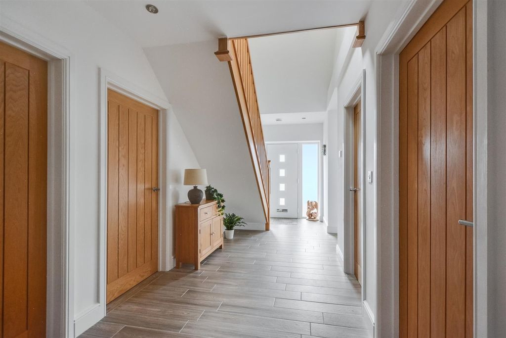 Property photo 2 of 42 Entrance Hall_4.Jpeg