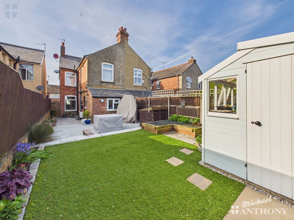 Property photo 3 of 12 Cam03852G0-Pr0621-Still003