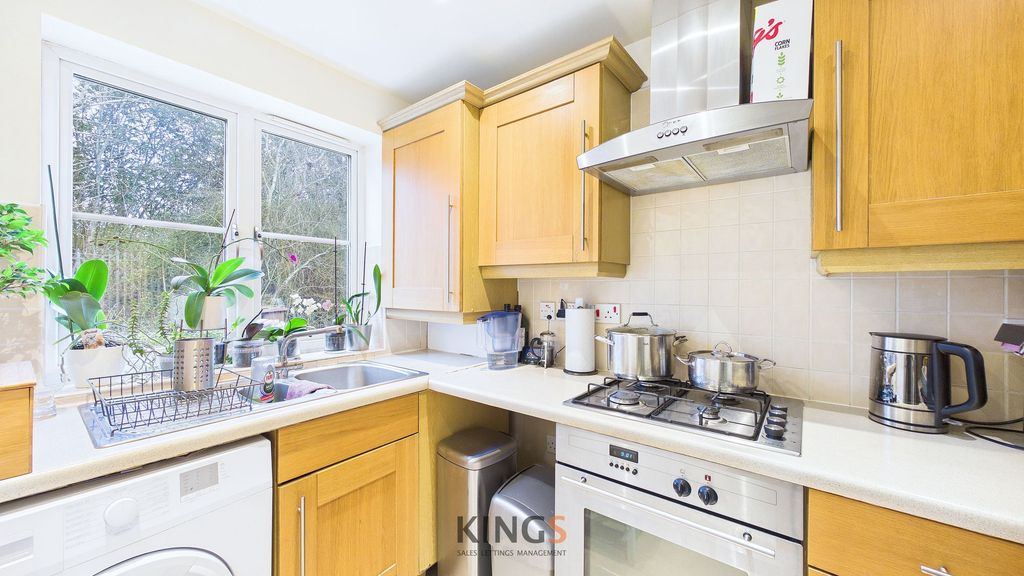 Property photo 2 of 14 Kitchen