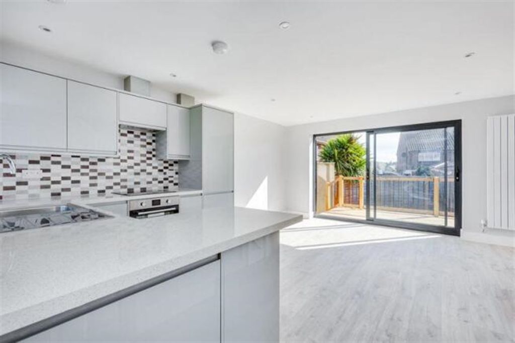 Property photo 2 of 10 Kitchen/ Reception