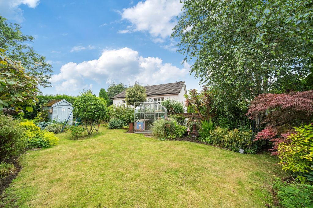Property photo 2 of 32
