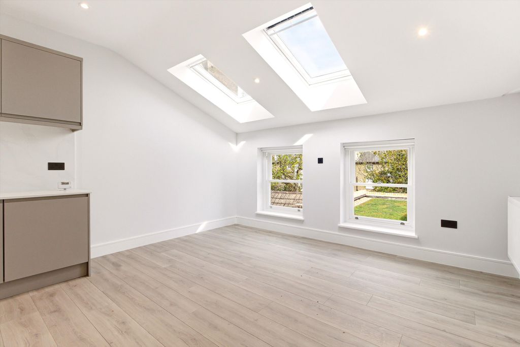 Property photo 1 of 10 Image