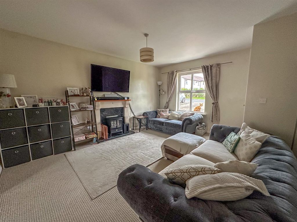 Property photo 3 of 23 15 Oak Road (11).Jpg