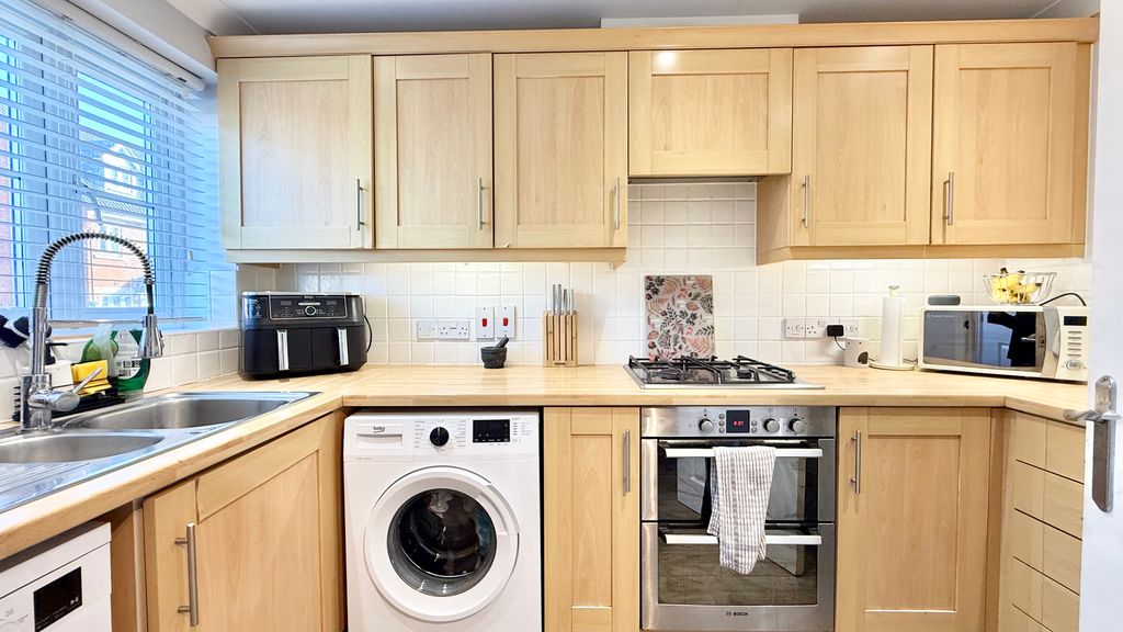 Property photo 3 of 13 Kitchen