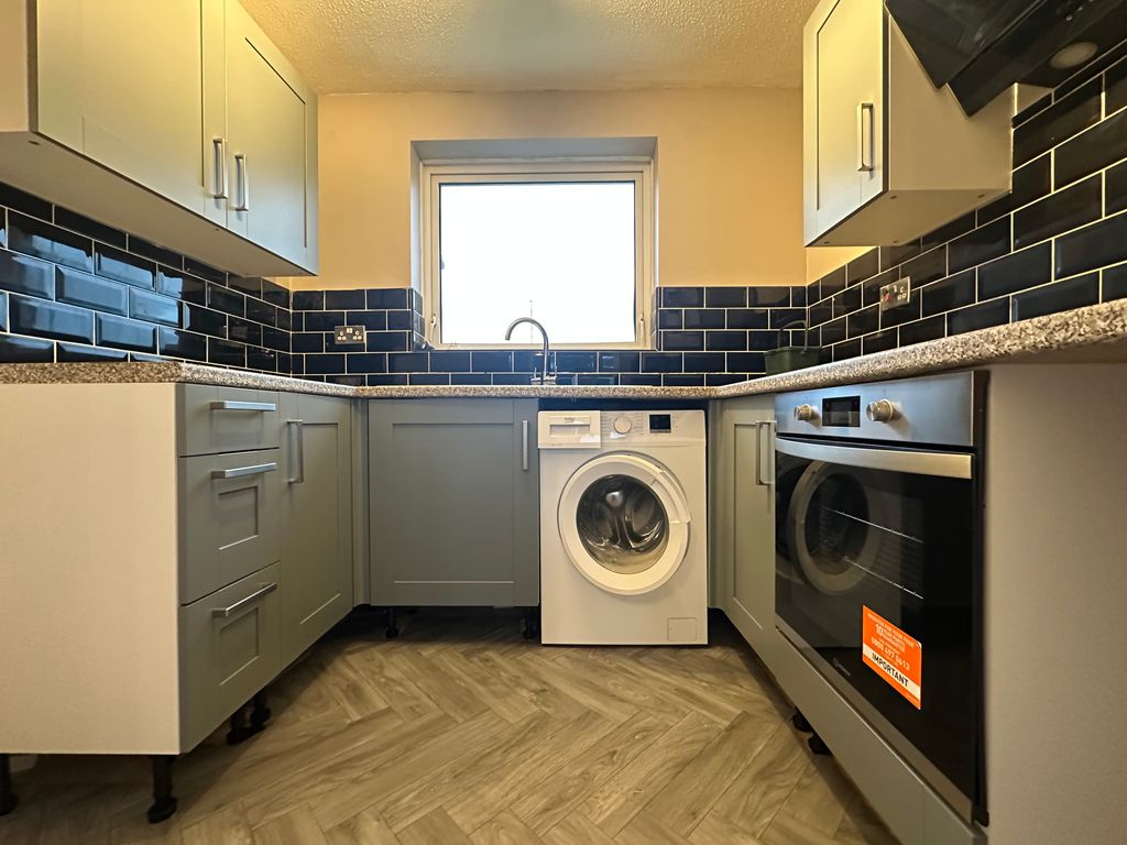 Property photo 2 of 7 Kitchen