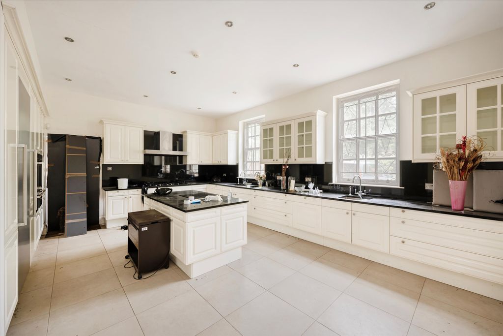 Property photo 3 of 13 Image