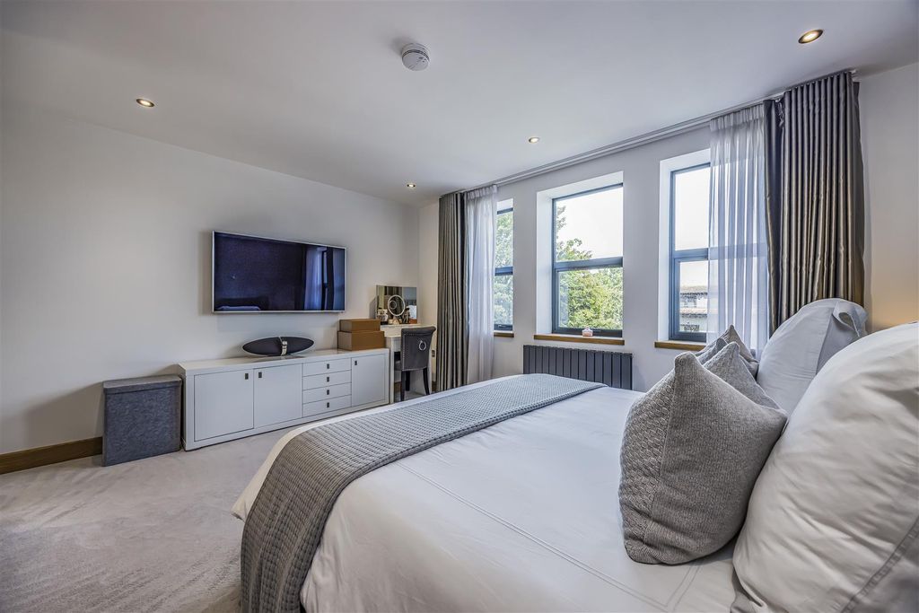 Additional image 22 of 4 bed town house for saleWykeham Place, Fareham PO16