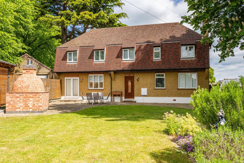 Property photo 2 of 18