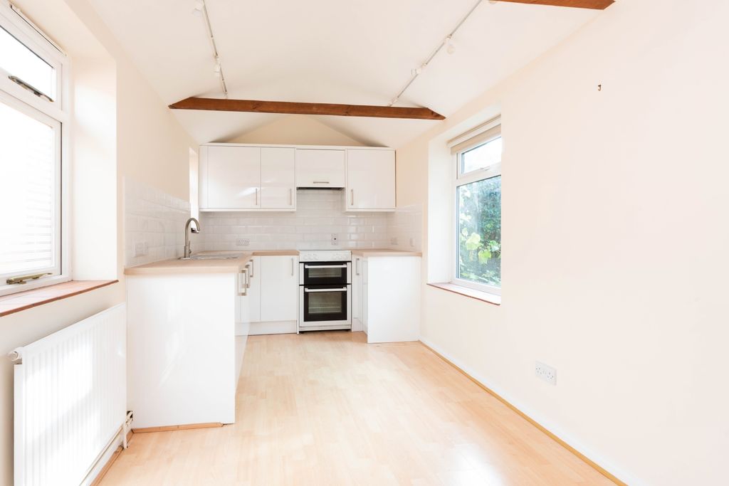 Property photo 1 of 10 Kitchen