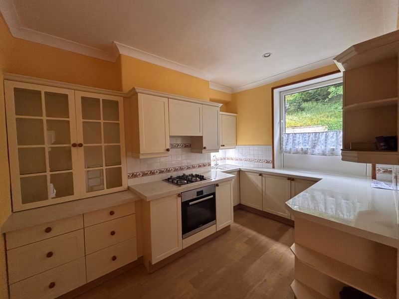 Property photo 3 of 11 Kitchen