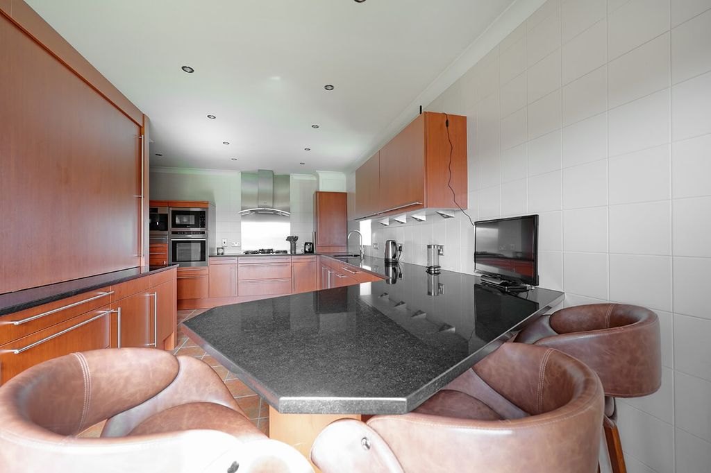 Property photo 3 of 20 4397997