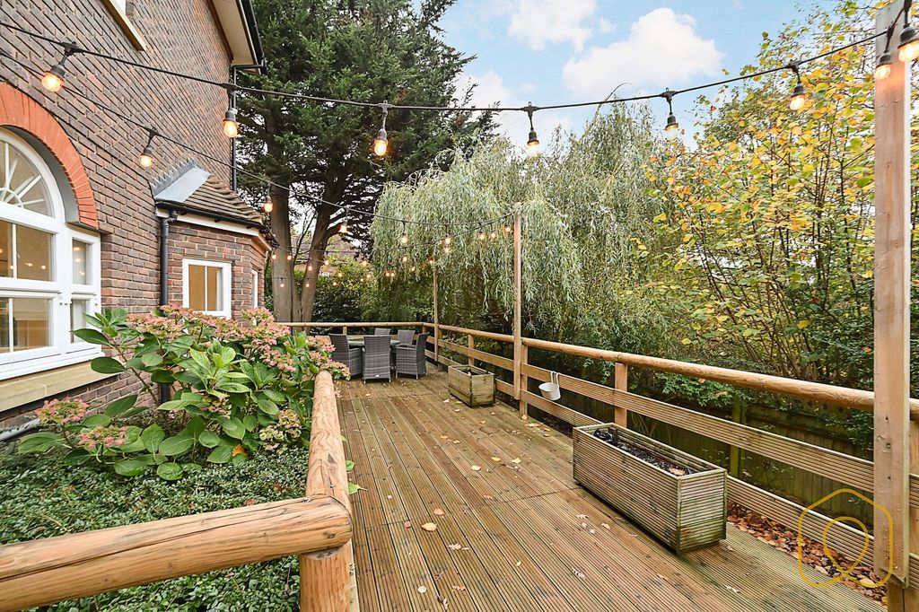 Property photo 2 of 22