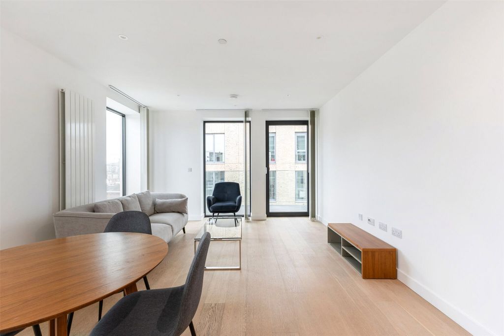 Property photo 2 of 27 Picture No. 17