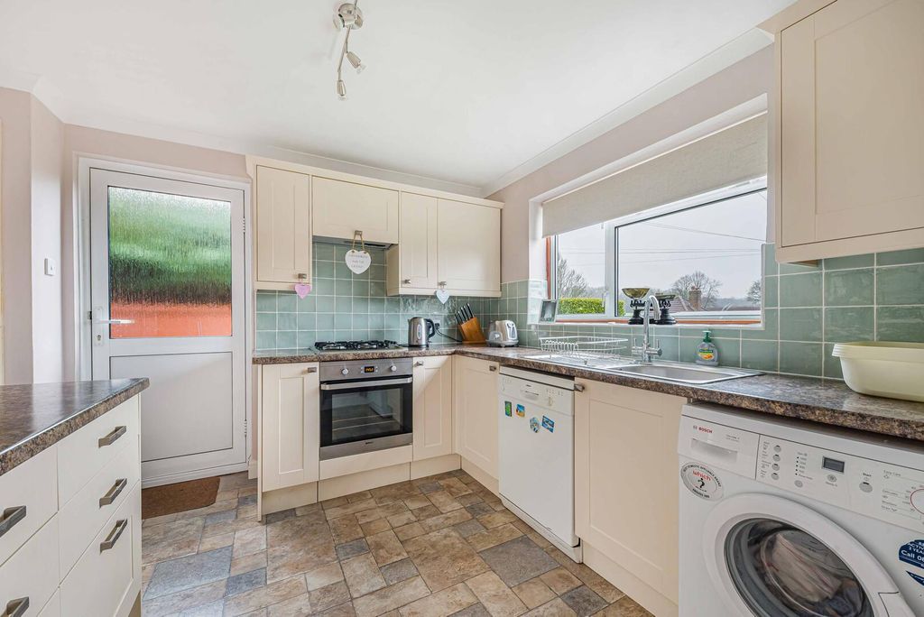 Property photo 2 of 19 Kitchen