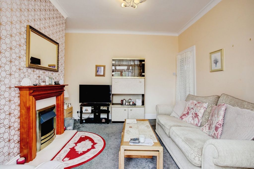 Property photo 3 of 17