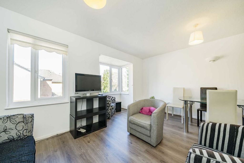 Property photo 3 of 6