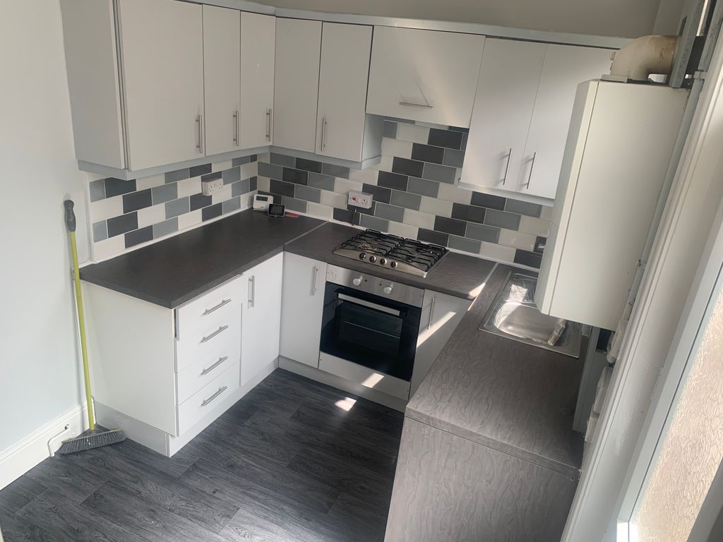 Property photo 1 of 7 Kitchen