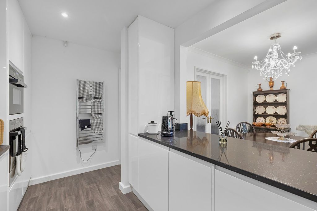 Property photo 3 of 18 Picture 3