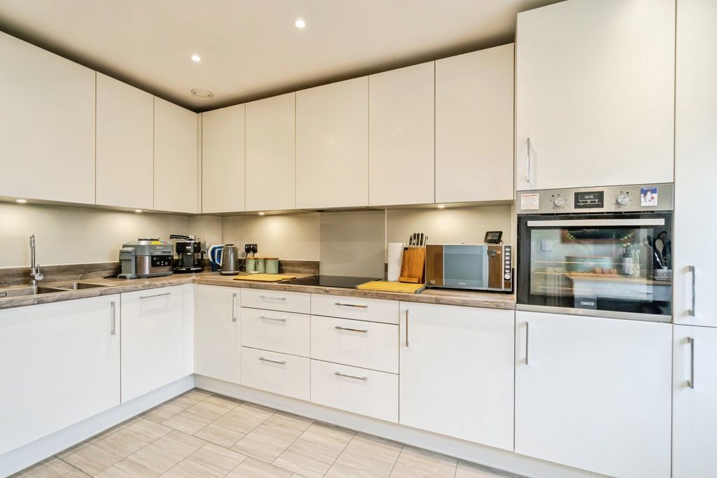 Property photo 3 of 12 Photo