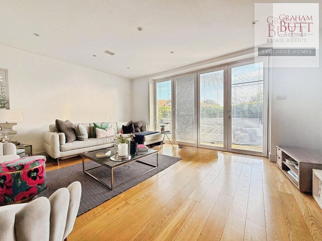 Property photo 3 of 12 Picture No. 24