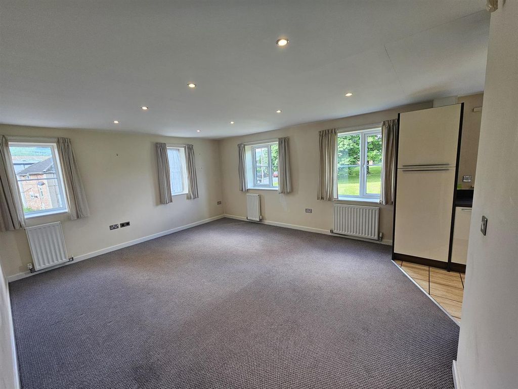 Property photo 3 of 11 Living Room