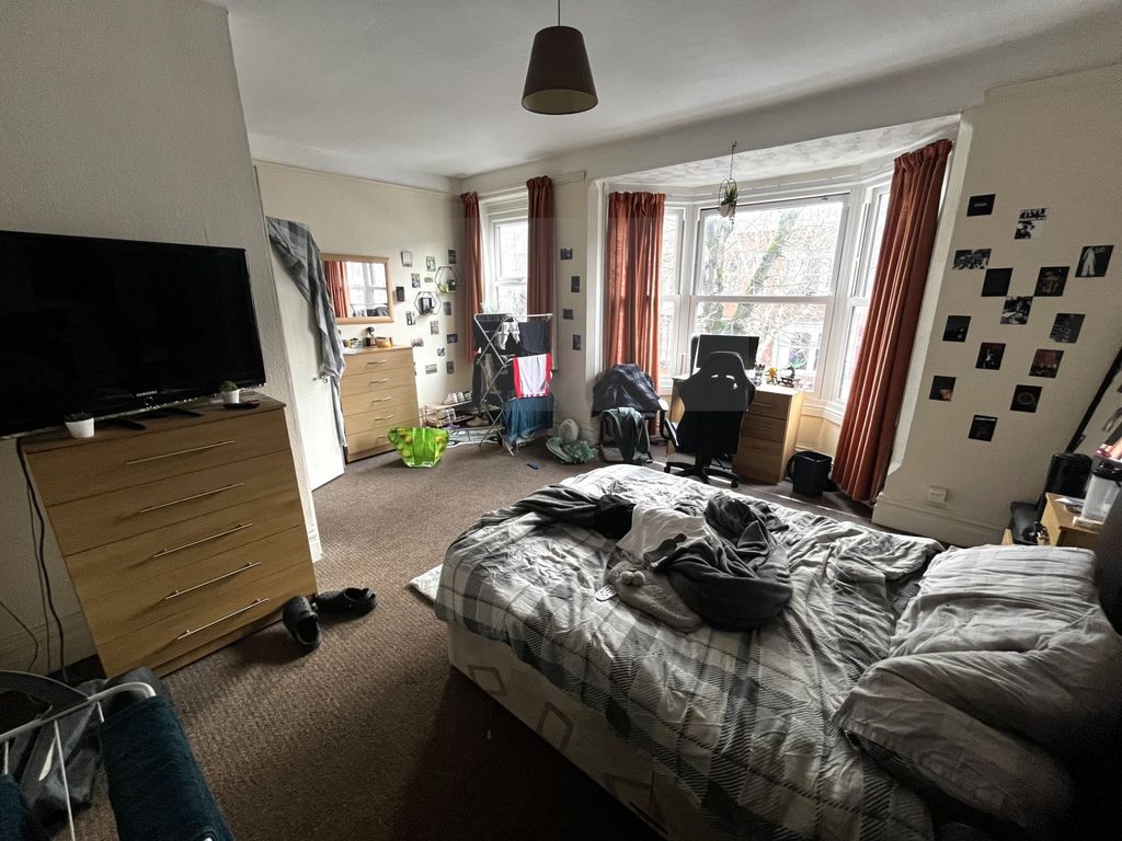 Property photo 2 of 14 Photo 6