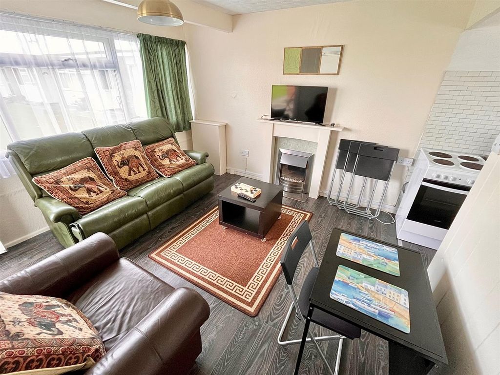 Property photo 3 of 9 87.Jpg