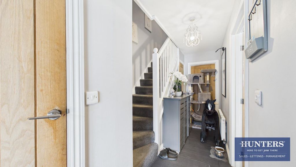 Property photo 2 of 18 Hallway