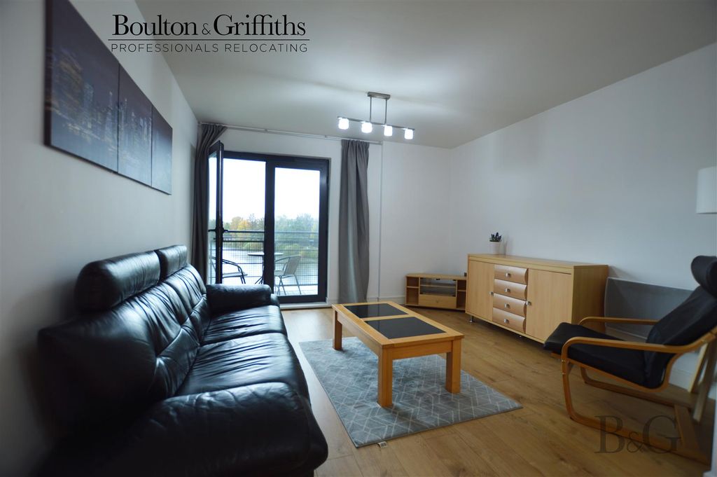 Property photo 3 of 16 Reception