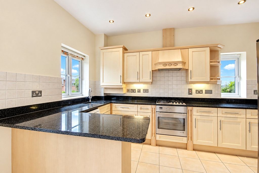 Property photo 2 of 11 Picture No. 24