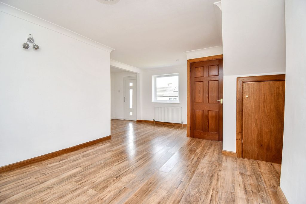 Property photo 2 of 12 Lounge 1