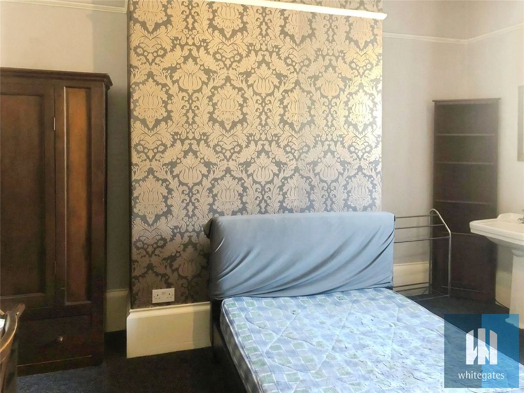 Property photo 2 of 8 Picture No. 35