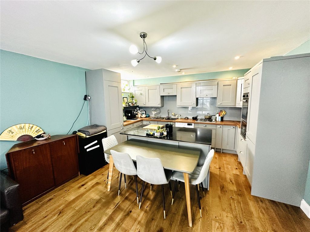 Property photo 2 of 13 Picture No. 11