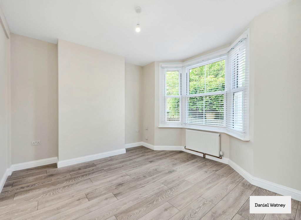 Property photo 1 of 16 Living Room