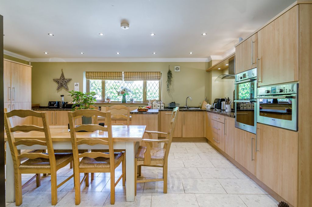 Property photo 3 of 29