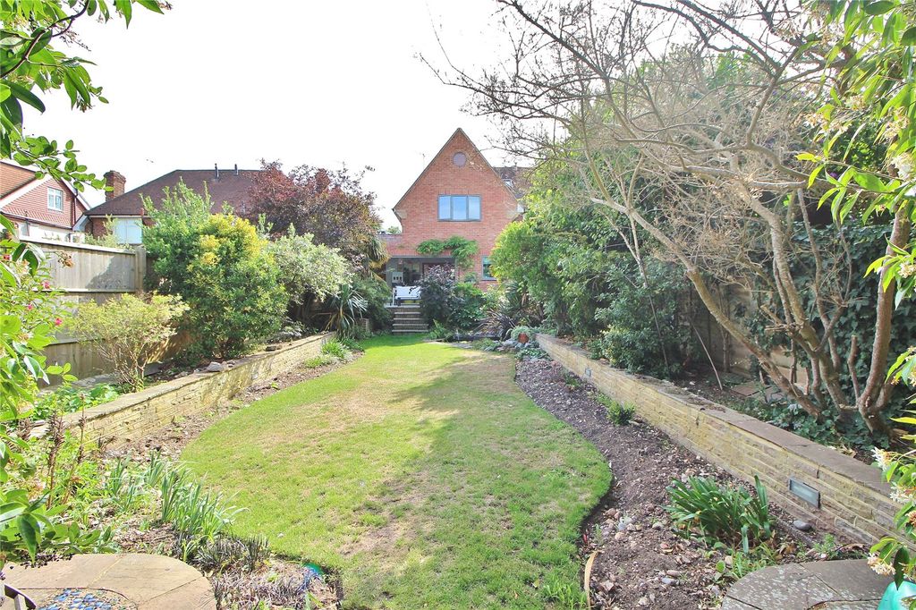 Property photo 2 of 20 Picture No. 23