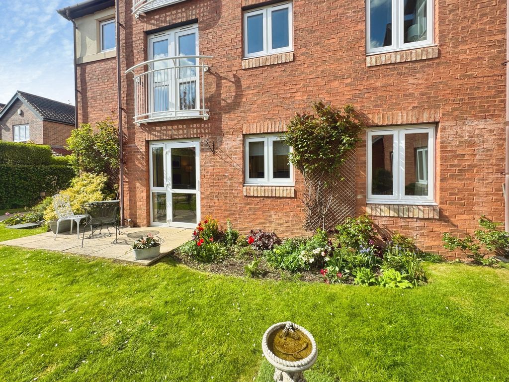 Property photo 1 of 9 Photo 5