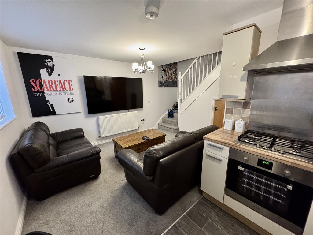 Property photo 2 of 8 Lounge/Kitchen