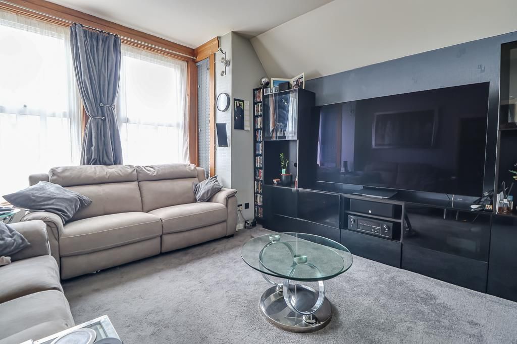 Property photo 2 of 41 Lounge