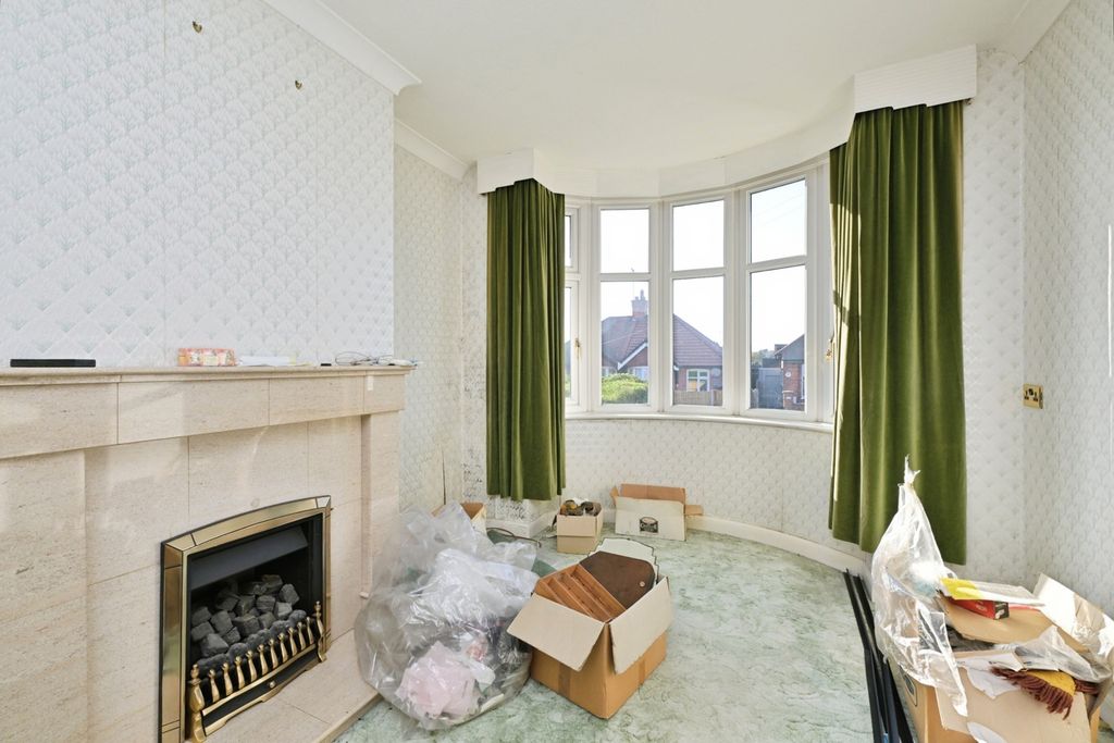 Property photo 3 of 11 Lounge