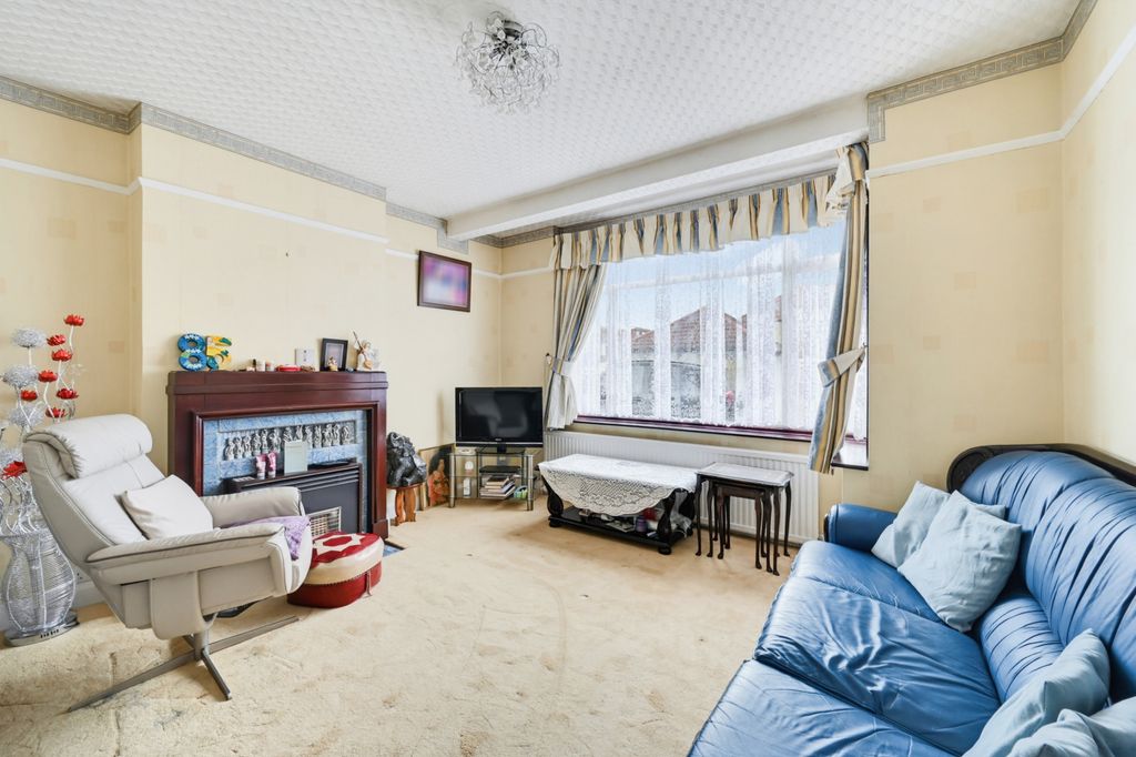 Property photo 2 of 33 Picture No. 24