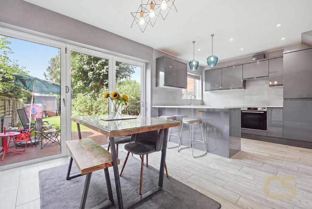 Property photo 3 of 16 5367437