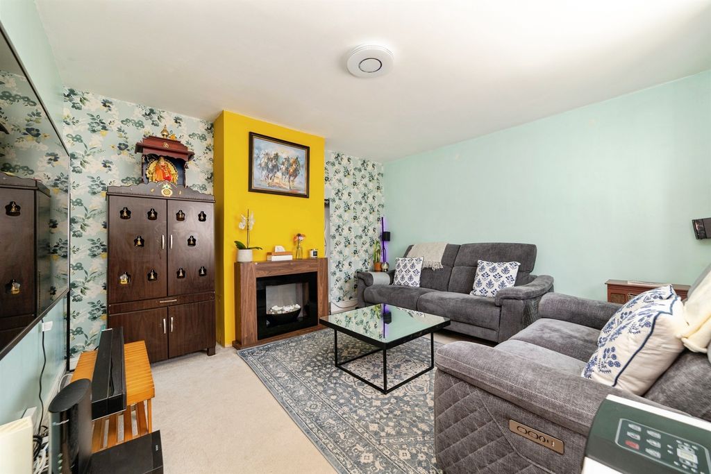Property photo 2 of 17